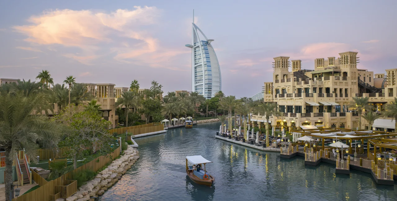 Dubai Pelikan Travel 10-2025 10 - DET CROPforLEAD1