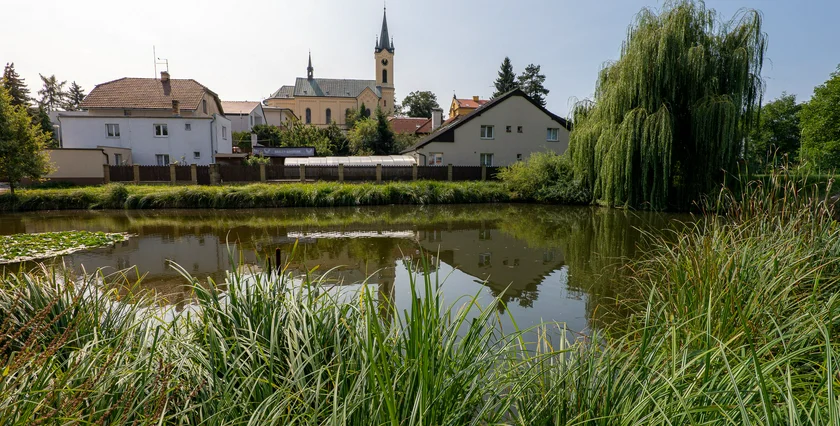 SUNSET Nebušice 04-2025 web  rybnicek-2